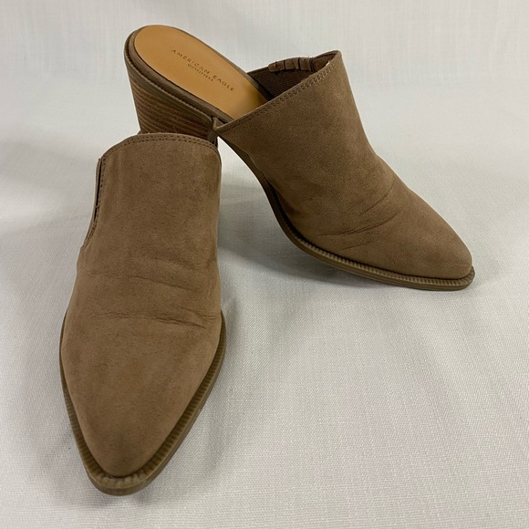 Womens Size 7 American Eagle 2inch Heels Suede Brown Stretchy Comfortable - Picture 1 of 13